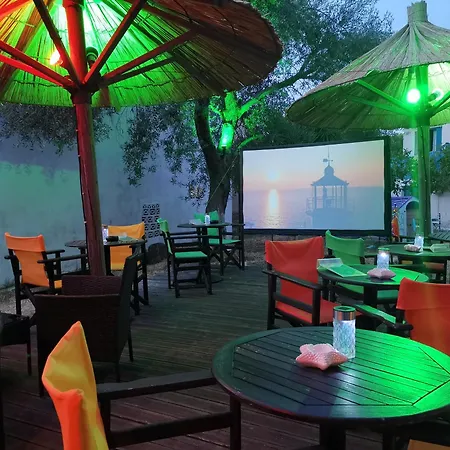 Iris Apartmanhotel Áyios Nikítas