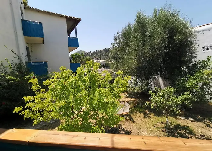 Iris Айос-Никитас