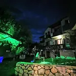 Iris Aparthotel 3*