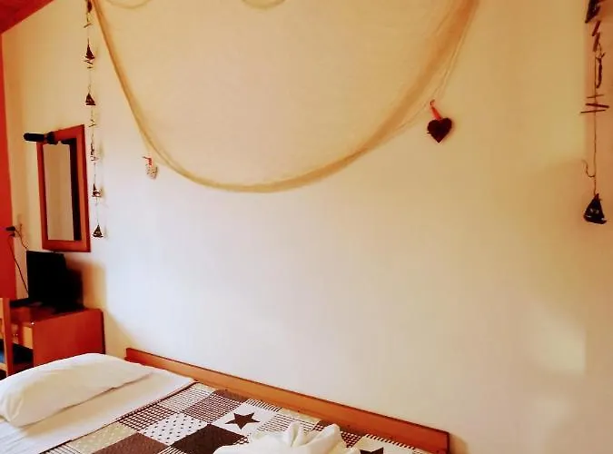 Iris 4* Áyios Nikítas